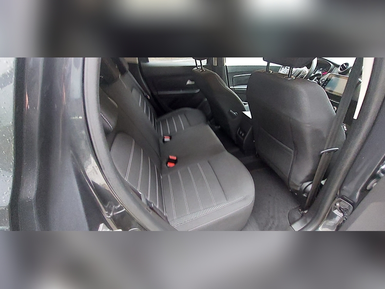 Dacia Duster 1.0 TCE 100CV foto 11